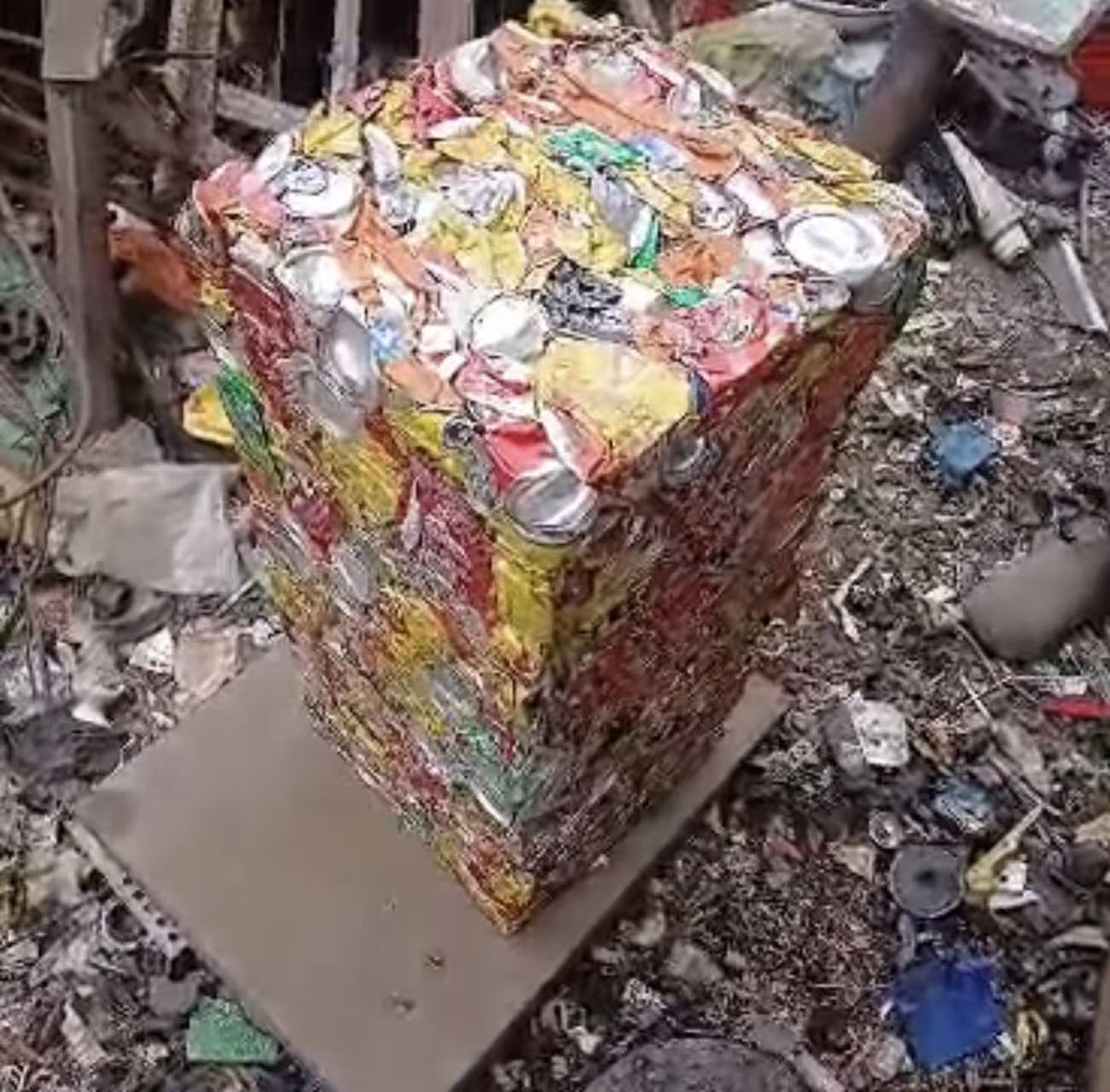 Baled used aluminium beverage cans